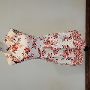 REWIND Floral Dress. Zips Up The Back With 2 Buttons. Size Small